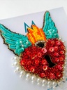 Prendedor Sagrado Corazon con alas